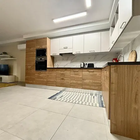Daire Stylish 2 Bedrooms In *