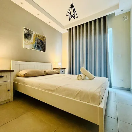 Daire Stylish 2 Bedrooms In *