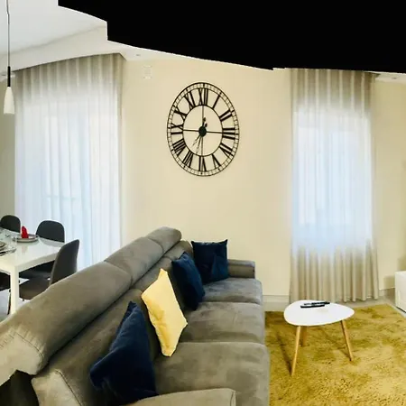 Stylish 2 Bedrooms In